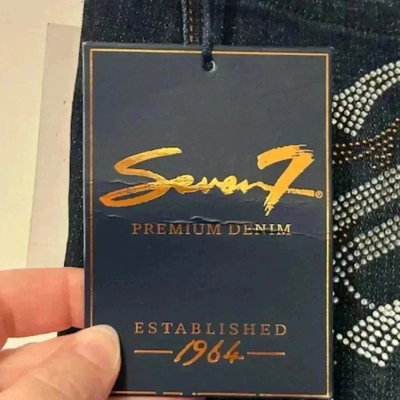 Seven Jeans with Embellished Back  Pockets NWT - Picture 2 of 13